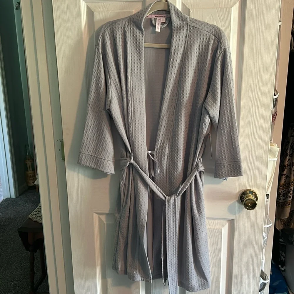 Joyspun Soft Silver Waffle Knit Kimono Tie Close Robe - Picture 4 of 16